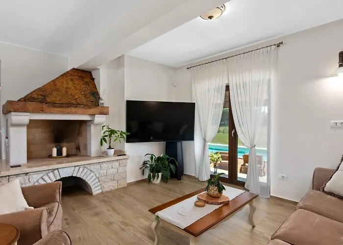 Campagna By Πανσιόν Galižana