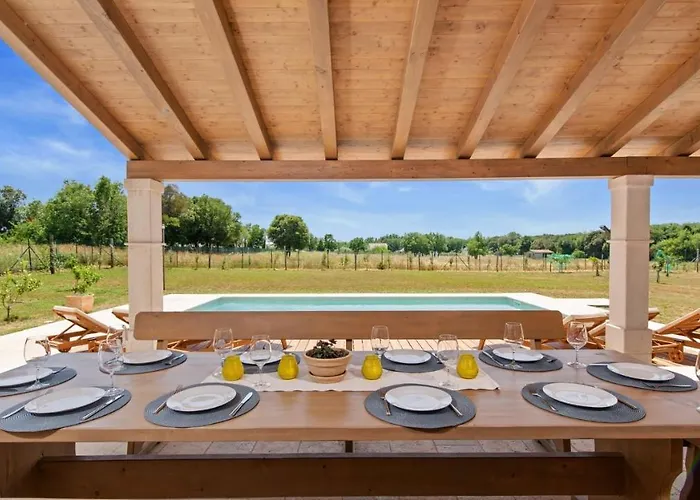 Campagna By Πανσιόν Galižana